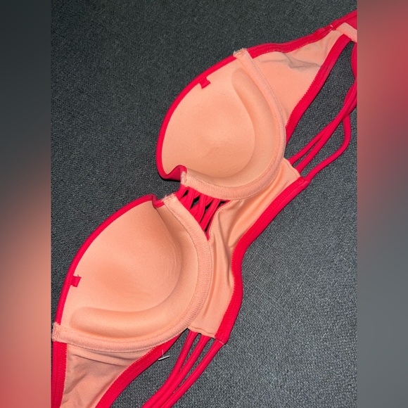 Victoria’s Secret Bikini - Picture 2 of 4